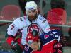 นักกีฬาฮอกกี้ Samara Zakharchuk หักซี่โครงของฝ่ายตรงข้ามและทาให้ทั่วกระดานในประวัติผู้เล่นฮอกกี้ KHL Stepan Zakharchuk