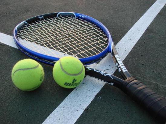 What should a tennis racket be like?