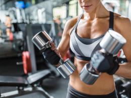 The most effective exercises with dumbbells at home