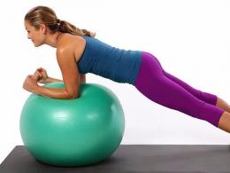 Famous ball exercises for fitness: for the press and for weight loss