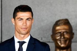 Absurdne monument Cristiano Ronaldole ja muudele skulptuuriseiklustele Kes veel on mõnitamisega jäädvustatud?